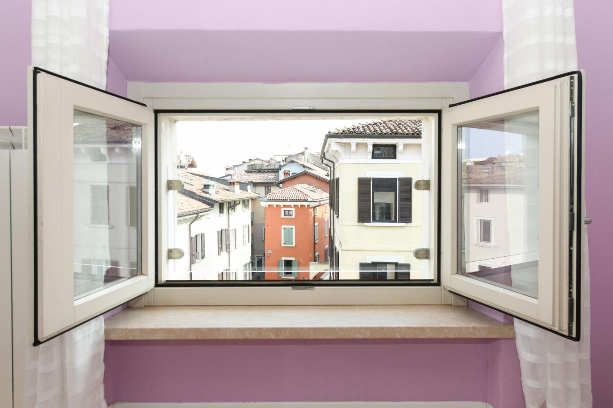 Flowers Apartments Desenzano del Garda Exterior photo