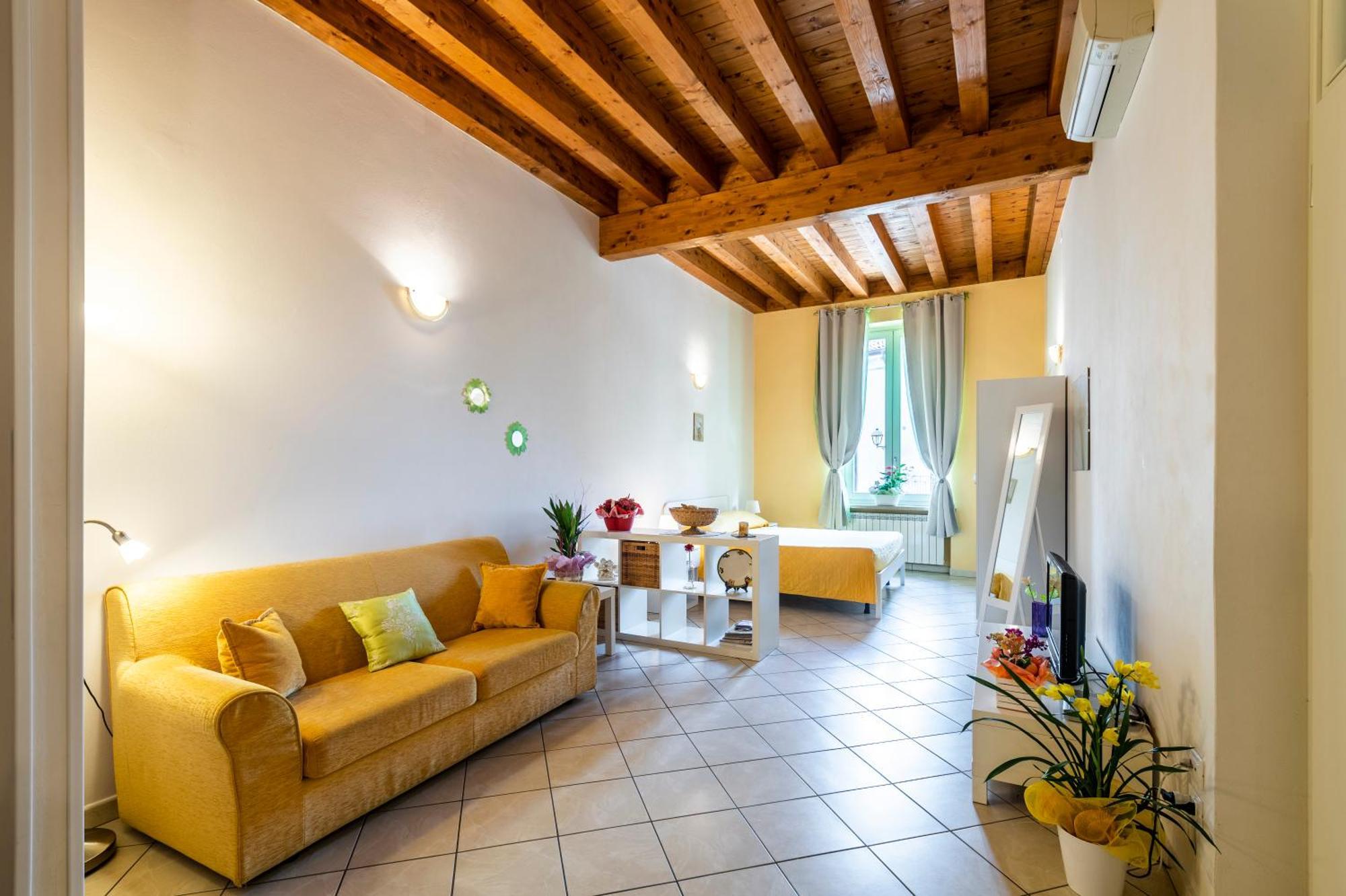 Flowers Apartments Desenzano del Garda Exterior photo