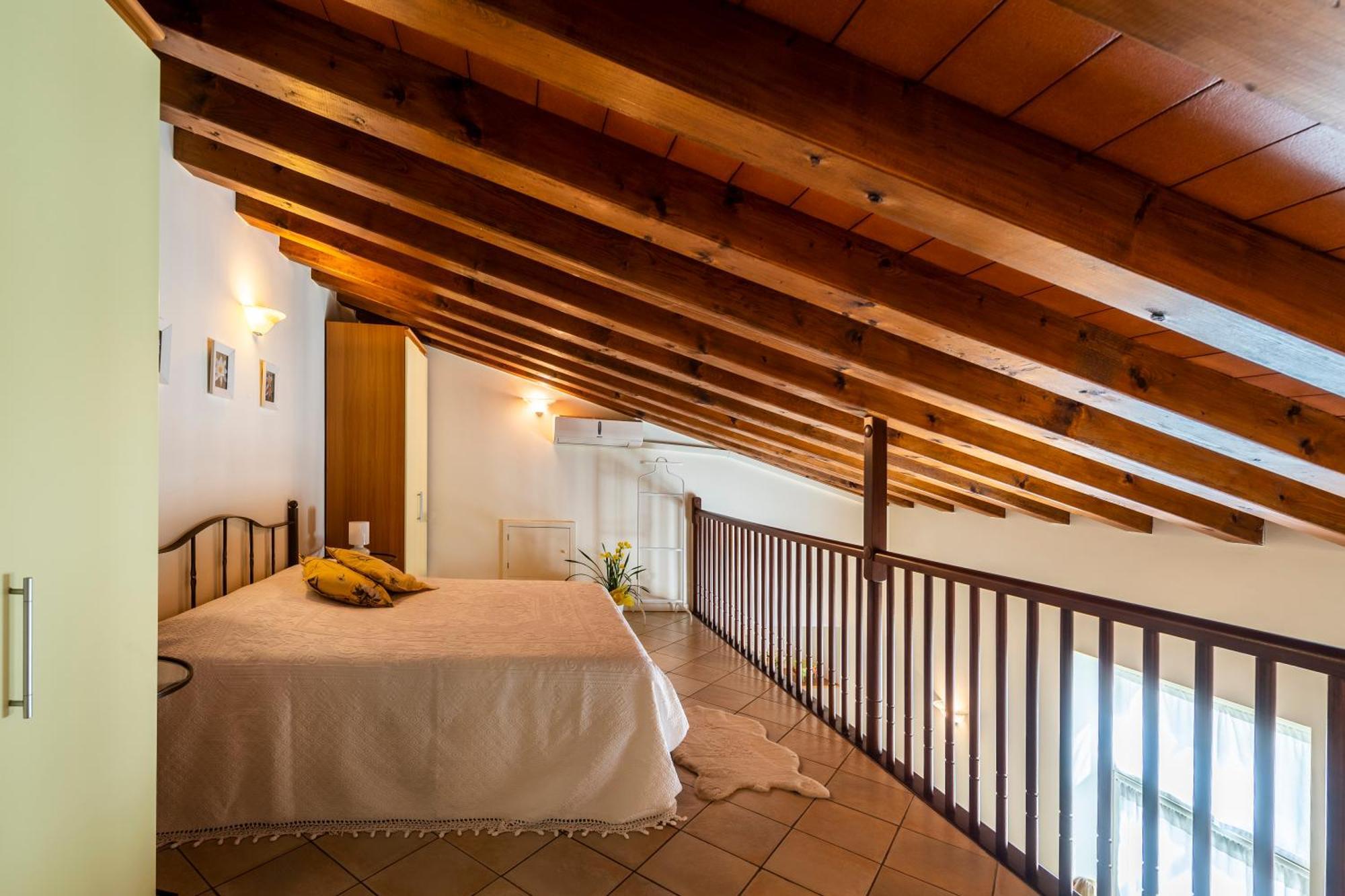 Flowers Apartments Desenzano del Garda Exterior photo